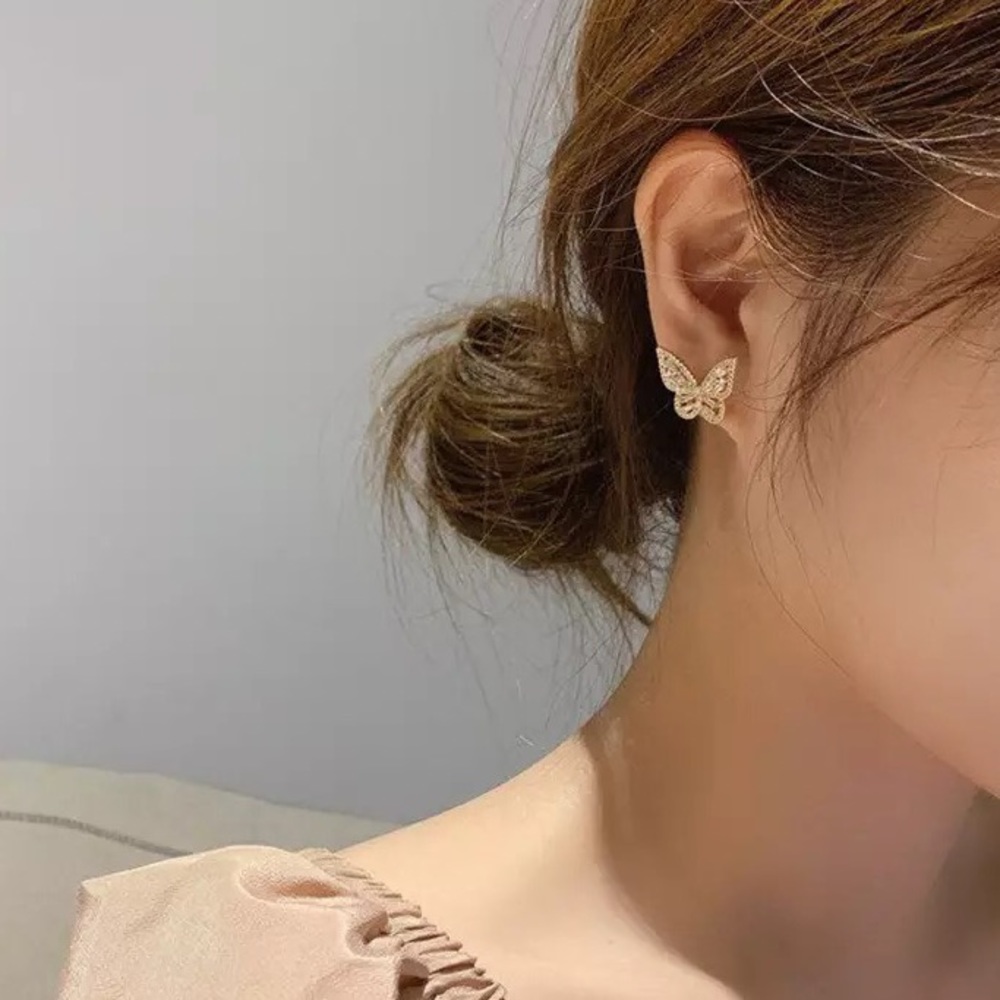 Mini Butterfly Baguette Earrings - Picture 4 of 8